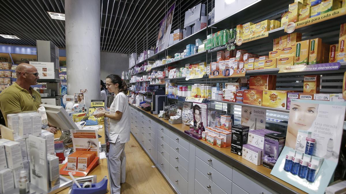 Las farmacias de Baleares se unen para sortear una creciente falta de medicinas.