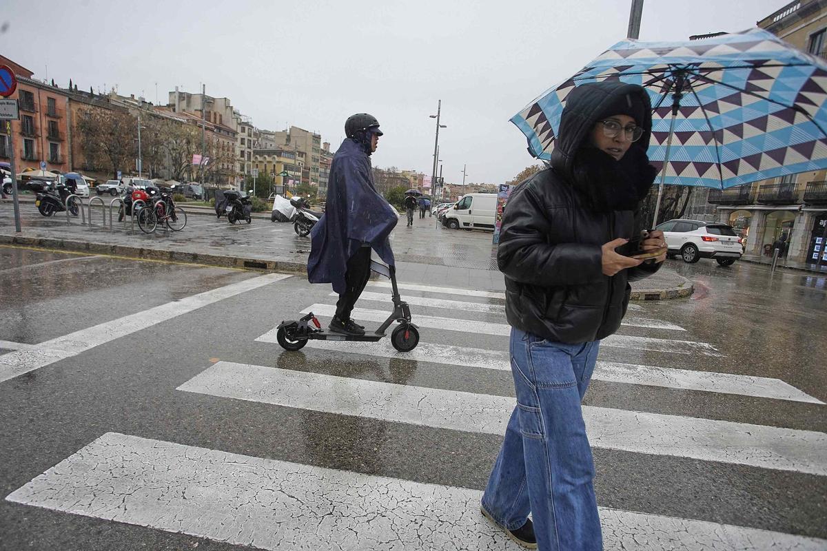 Les imatges de l'Onyar i el Ter plens d'aigua