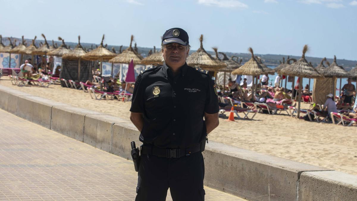 Francisco Javier Santos: "Este año se ha adelantado la temporada turística, y con ella los refuerzos policiales en la Playa de Palma"