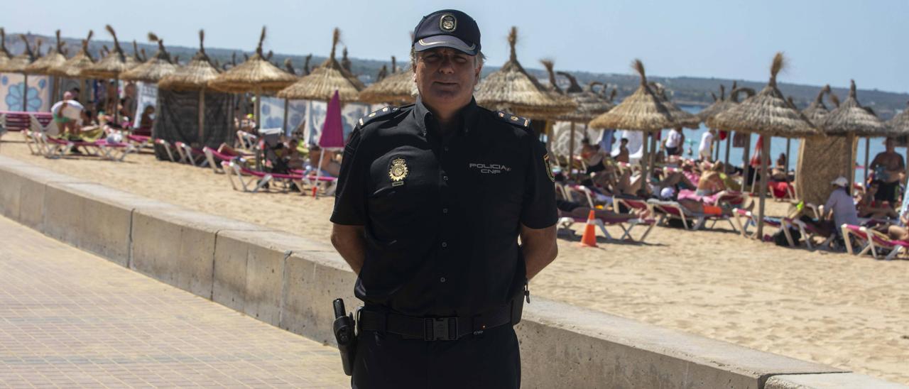 Francisco Javier Santos: "Este año se ha adelantado la temporada turística, y con ella los refuerzos policiales en la Playa de Palma"