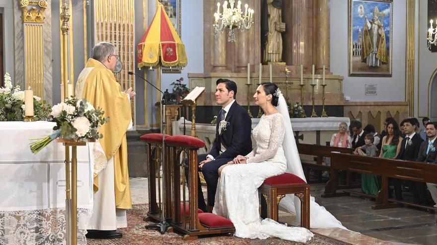 La concejala de Castelló María España y Javier Ramos-Garijo se dan el &#039;sí&#039; más emotivo de sus vidas: Todos los detalles de la boda