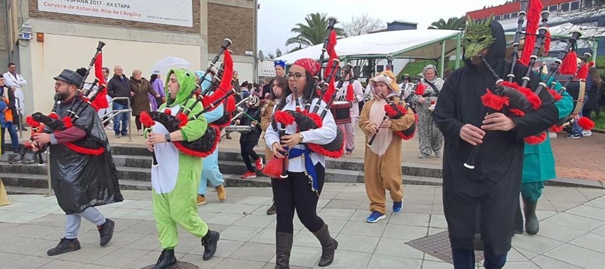 Corvera vive un Antroxu "hechizado" por la magia