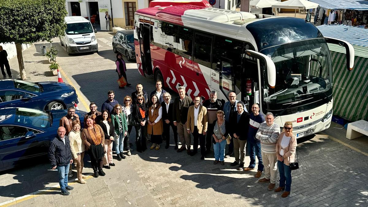 Presentación de la nueva concesión de autobús en Chulilla.