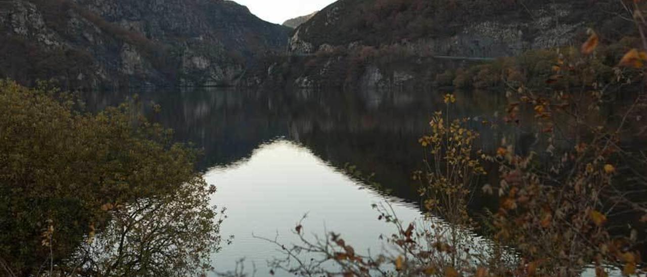 El pantano de Rioseco, en una imagen tomada ayer.