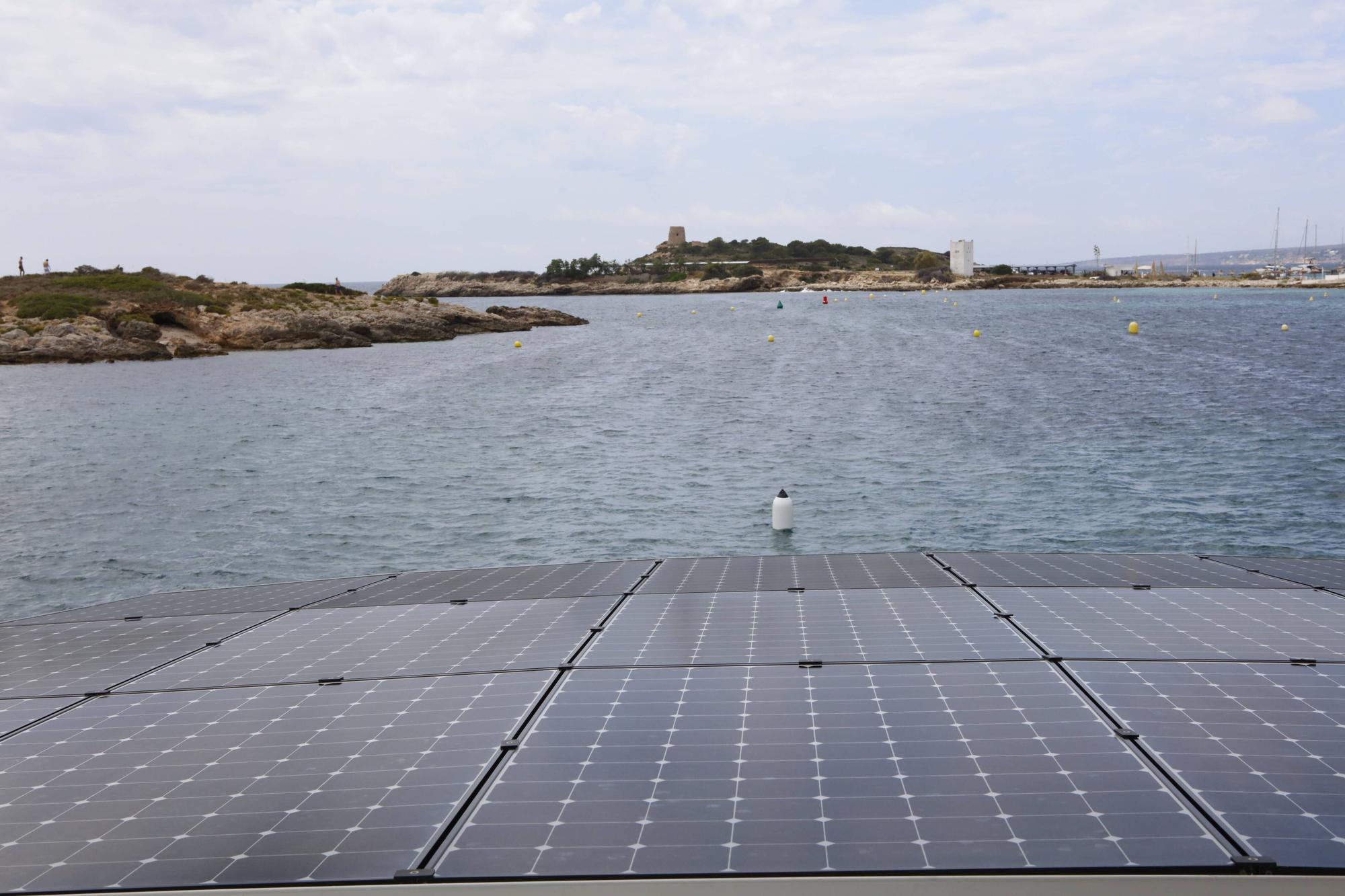 Mit dem E-Boot und dem elektrischen Surfbrett vor Mallorca unterwegs