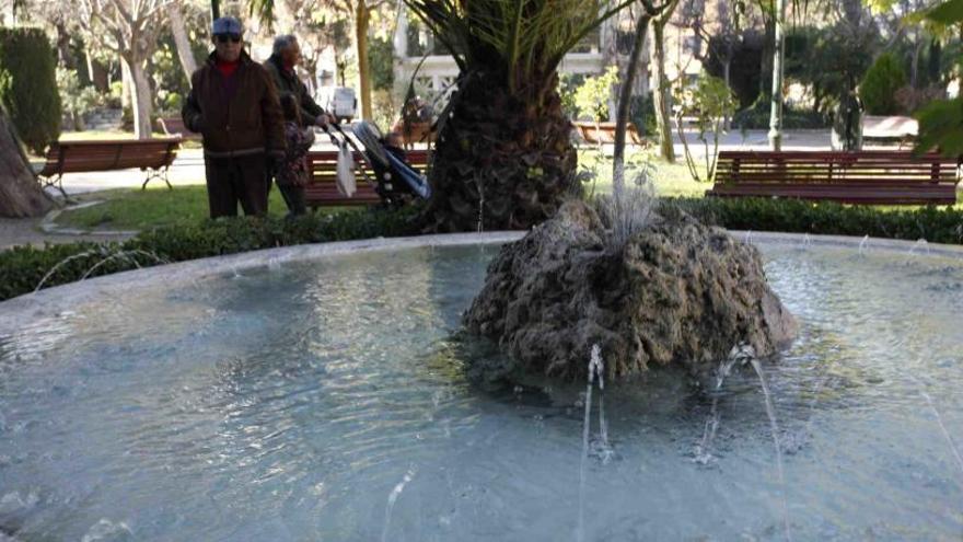 Uno de los surtidores de la glorieta que se ha puesto en funcionamiento