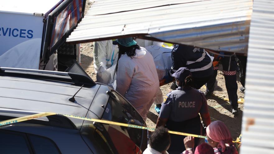 Encuentran a 21 jóvenes muertos en un bar de Sudáfrica