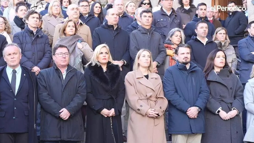 Video | Minuto de silencio en la Junta de Extremadura por el fatídico accidente de tren