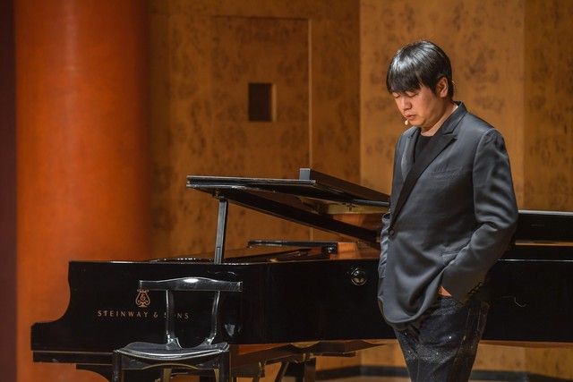 El pianista Lang Lang mantiene un encuentro con estudiantes de música en Gran Canaria