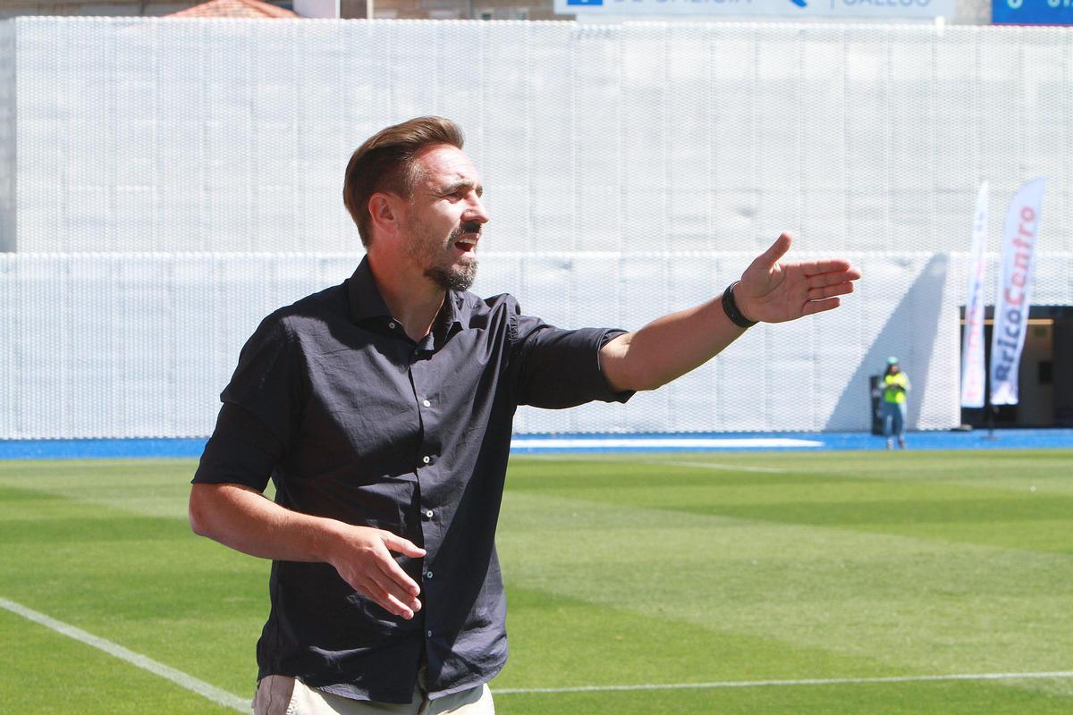 Borja da instrucciones durante un partido