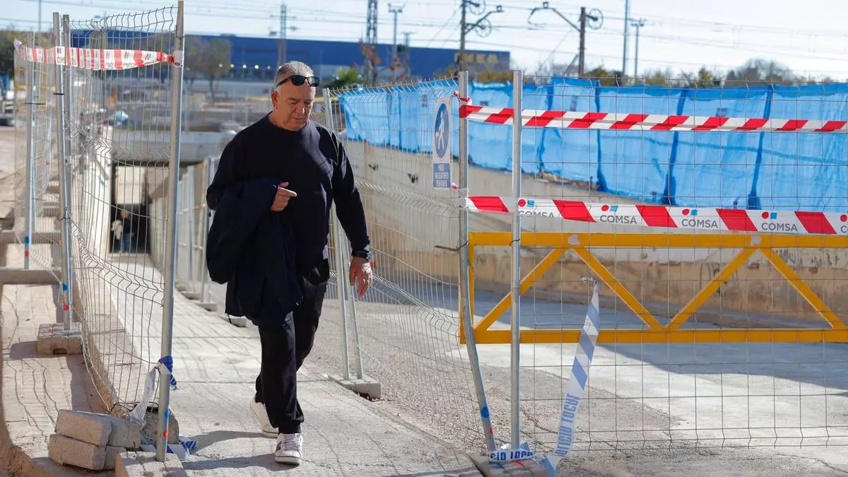 Los dos túneles cerrados aumentan el cruce imprudente de vías en Alfafar