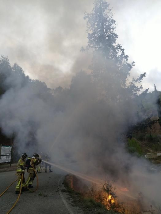 Arde un coche al estrellarse en Murcia