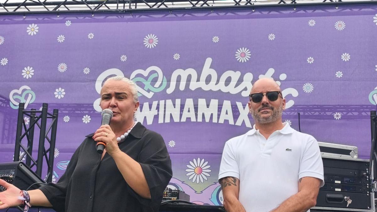 La alcaldesa de Llanera Eva María Pérez (izquierda), junto al organizador del boombastic, Marino González