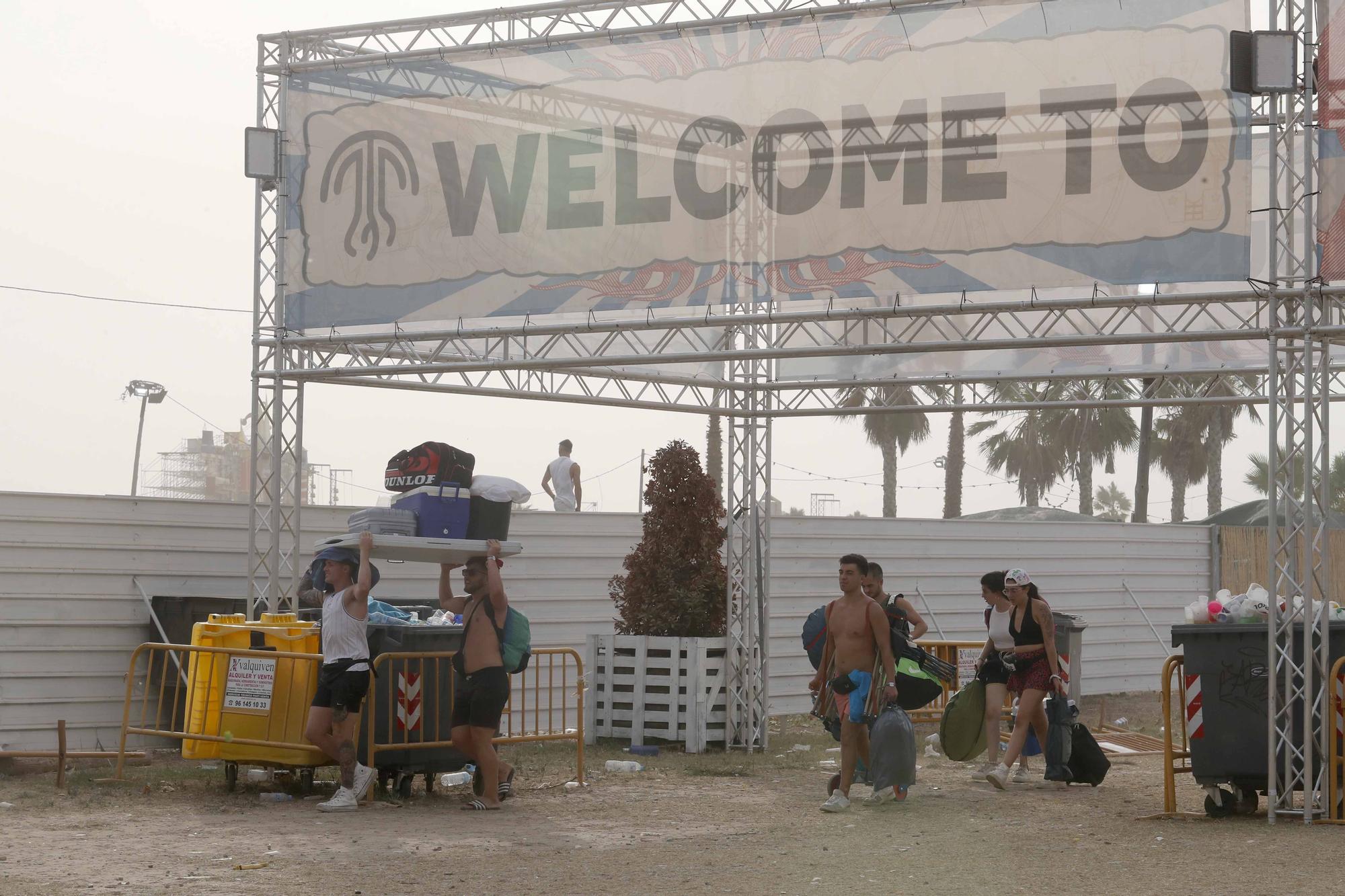 Los acampados en el Medusa comienzan a abandonar Cullera