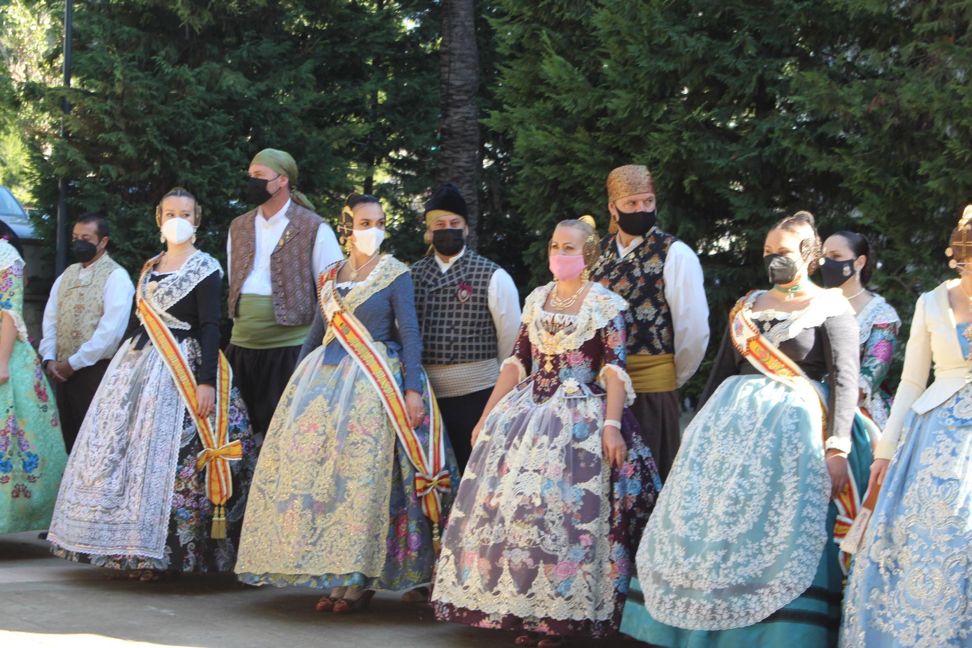 Carmen, Nerea y las cortes acompañan a las fallas de Quart y Xirivella en la procesión de la Senyera