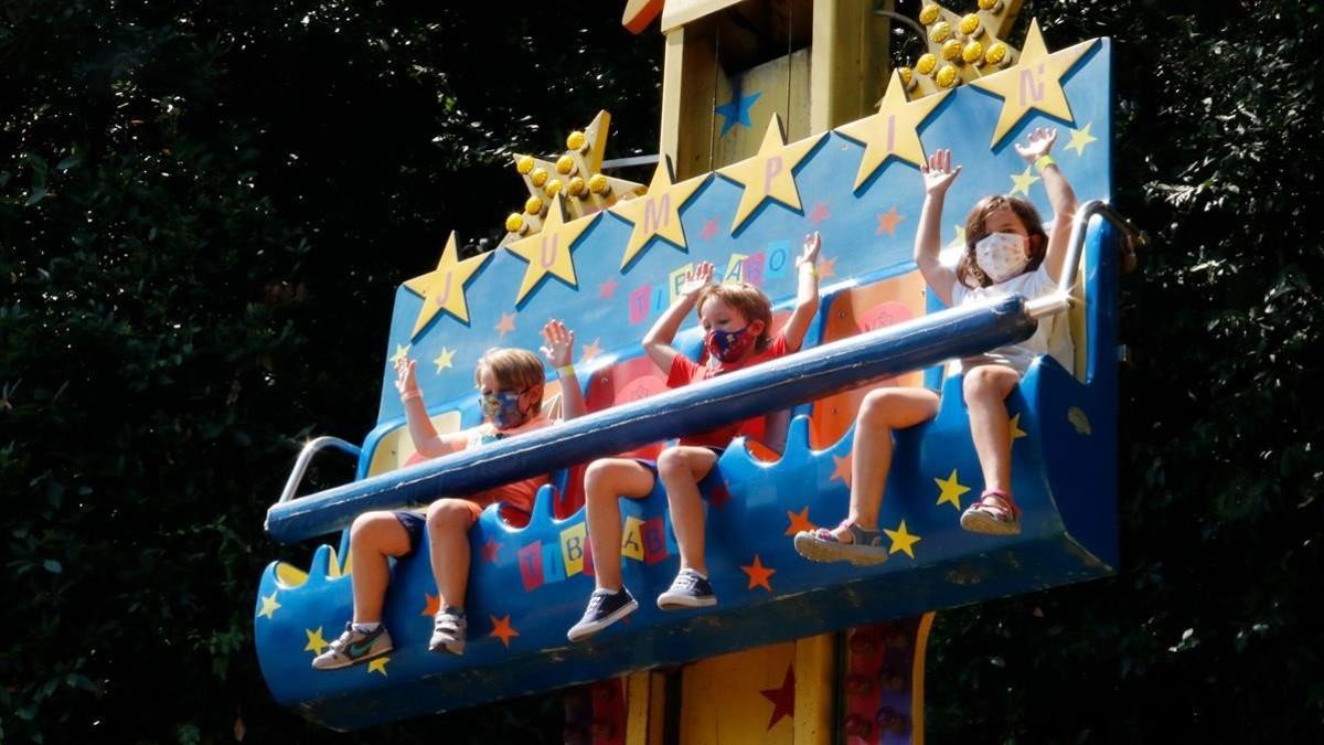 El Tibidabo recibe unos 1.500 visitantes en el primer dia de apertura