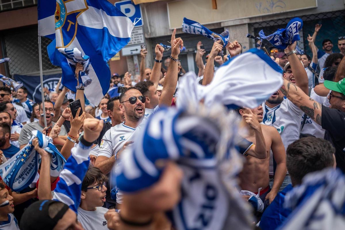 Así vive la afición del CD Tenerife la vuelta a Segunda División