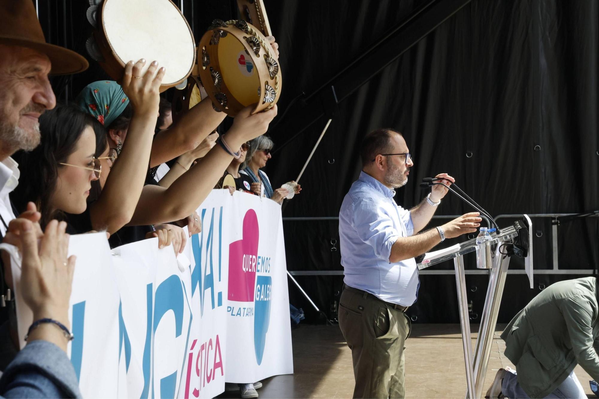 Miles de persoas toman as rúas de Santiago en defensa do galego