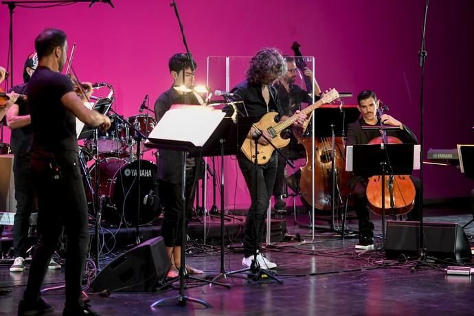 20-04-19 GENTE Y CULTURA. AUDITORIO ALFREDO KRAUS. LAS PALMAS DE GRAN CANARIA. Concierto Bach Rock. Clausura del International Bach Festival 2019 con un concierto de la orquesta del festival y el guitarrista Iñaki Antón, de Extremoduro  | 20/04/2019 | Fotógrafo: Juan Carlos Castro