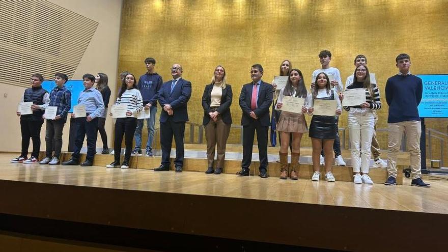 Alumnos reconocidos con los premios extraordinarios por la Conselleria de Educación