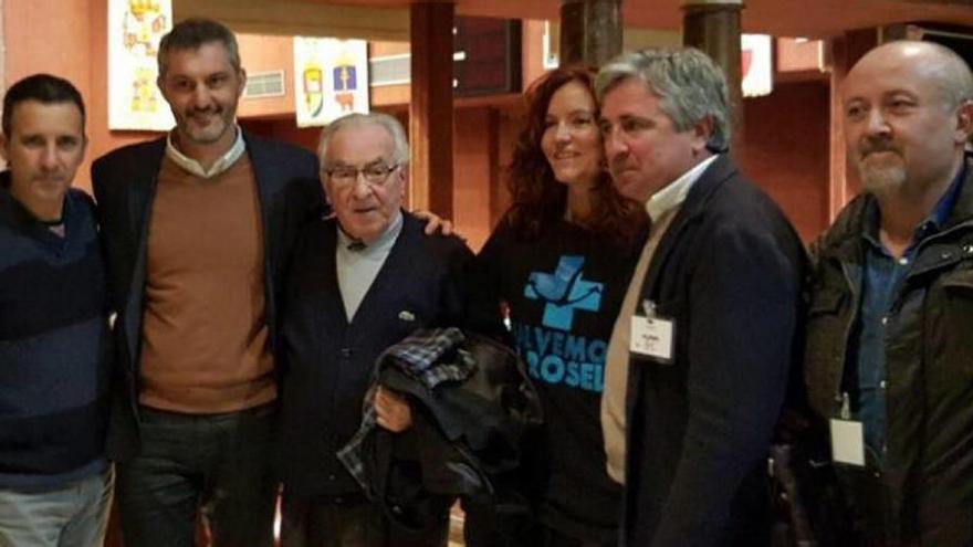 Urralburu y García Navarrro, ayer en la Asamblea con los representantes de Salvemos el Rosell.