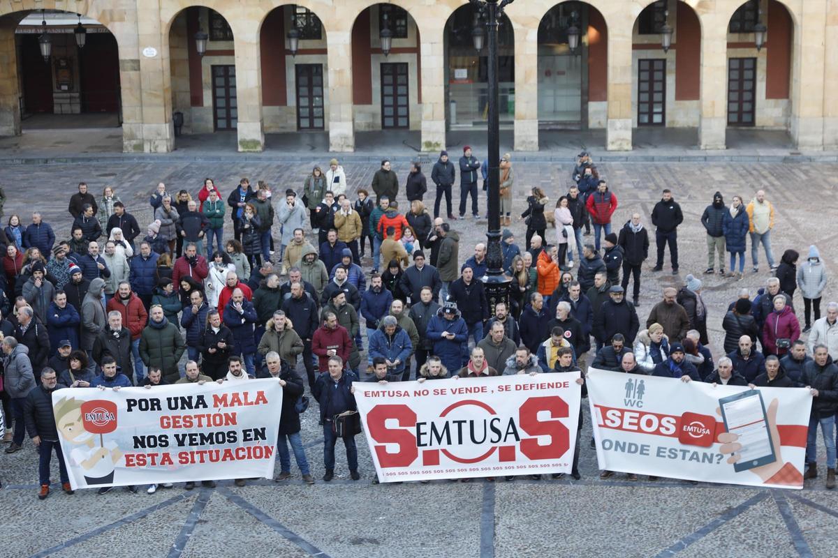 En imágenes: Protesta de los trabajadores de la empresa municipal de ...