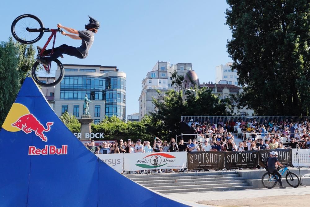 Tres días de acrobacias y piruetas imposibles, arte, deporte y cultura urbana campando por la fachada atlántica de Vigo. Un espectáculo al aire libre para el mejor festival del noroeste