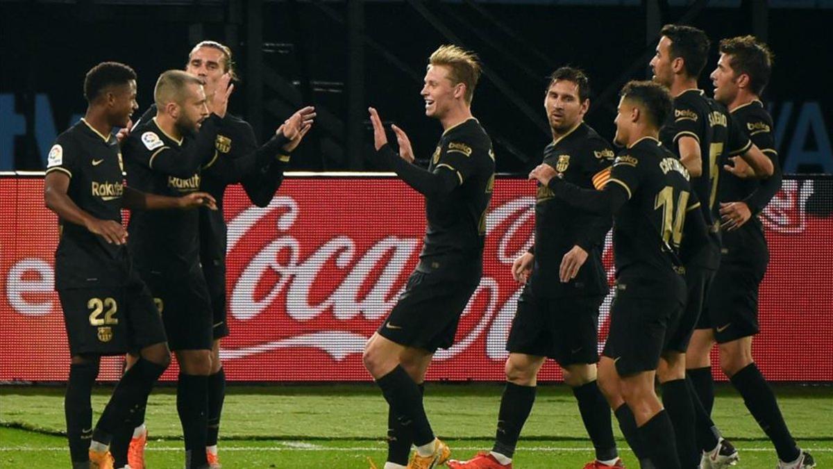 El Barça celebra el gol de Ansu