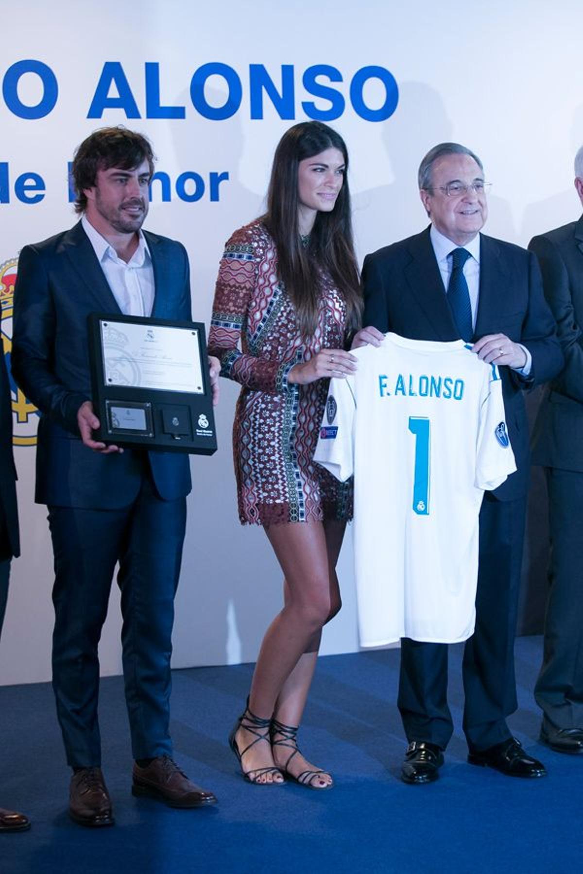 Fernando Alonso y su pareja Linda Morselli en el Bernabéu