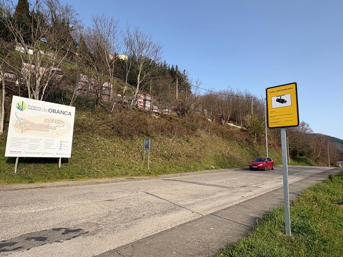 Entrada al polígono de Obanca de Cangas del Narcea.