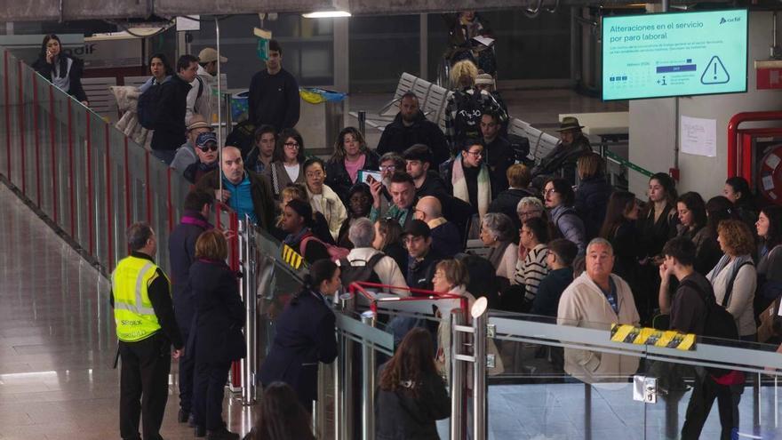 La ‘normalidad’ vuelve a los trenes tras un día de cancelaciones y retrasos por la huelga