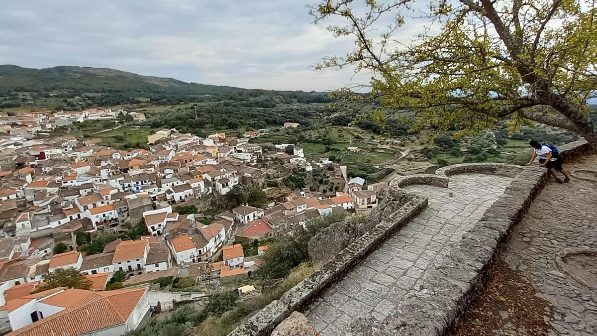 Vista de Montánchez y su comarca desde el castillo.