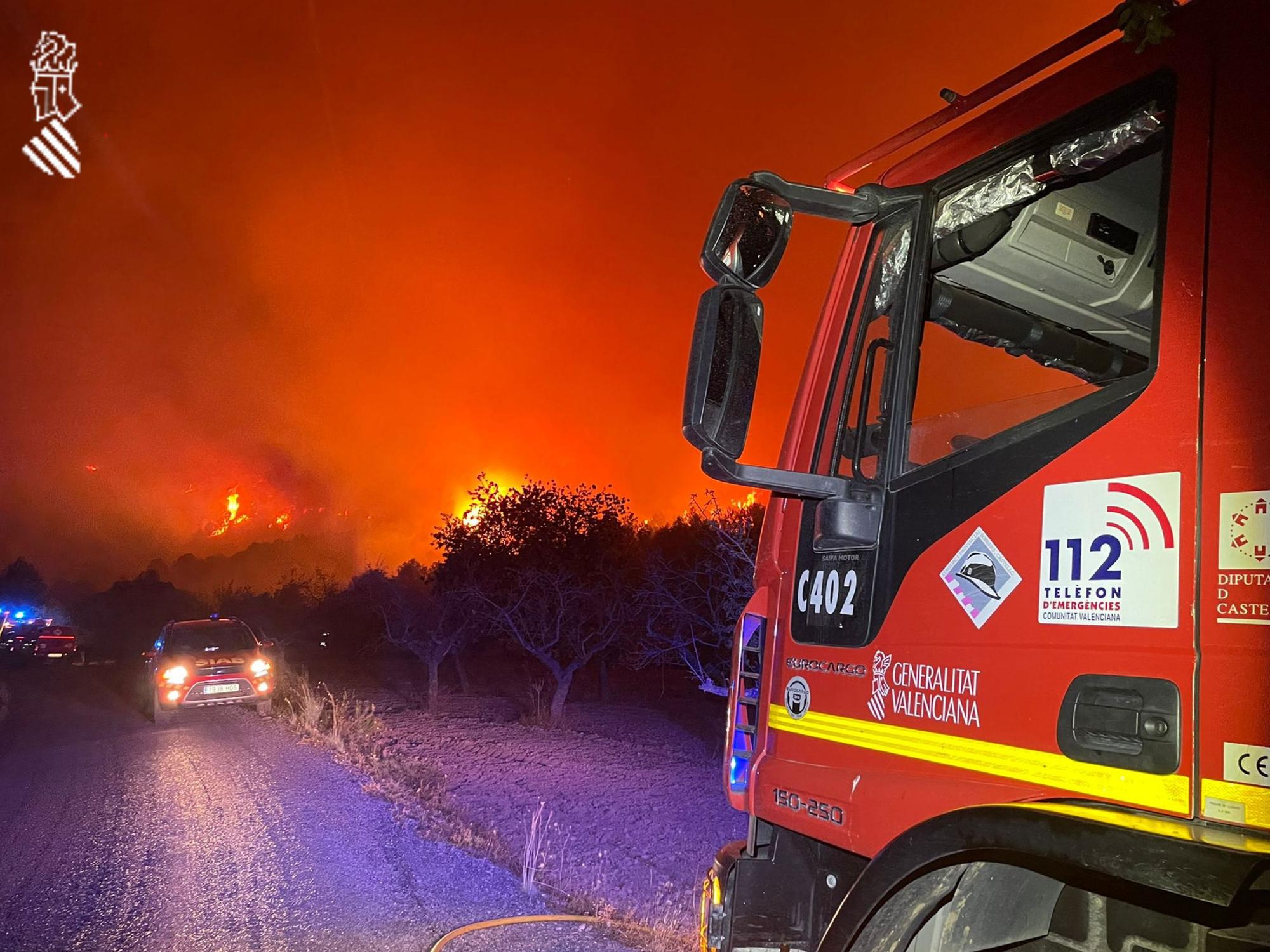 Imágenes del incendio de Azuébar y las labores de extinción