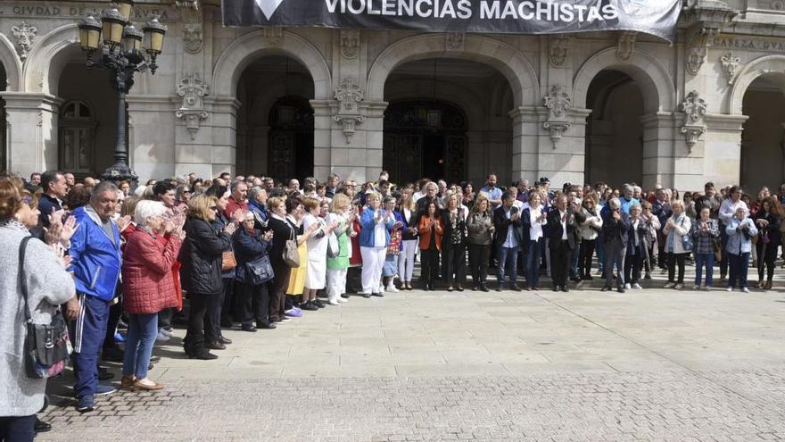 Minuto de silencio por el niño coruñés asesinado por su padre en mayo.