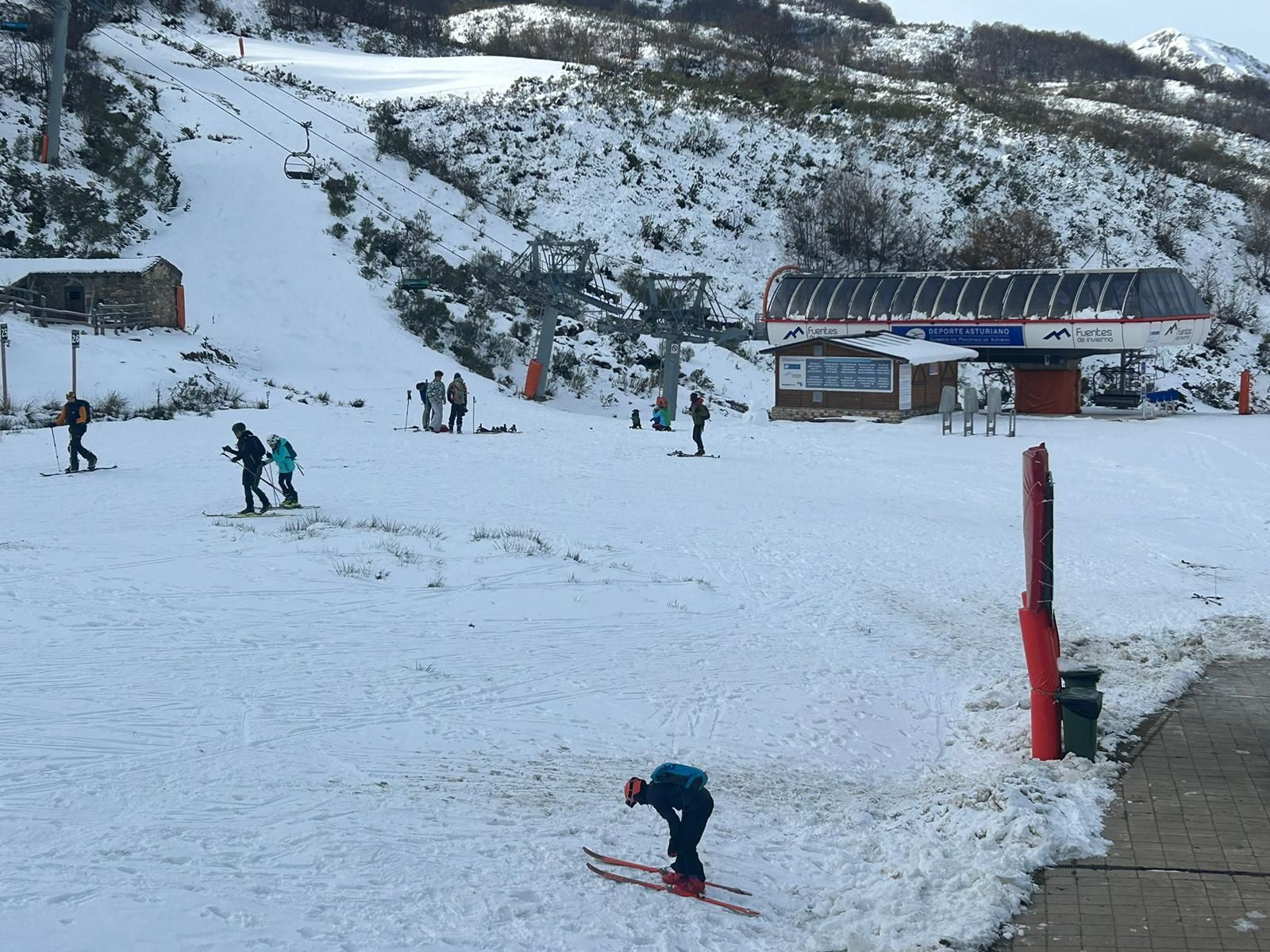 La nieve llega a la estaciones de esquí asturianas