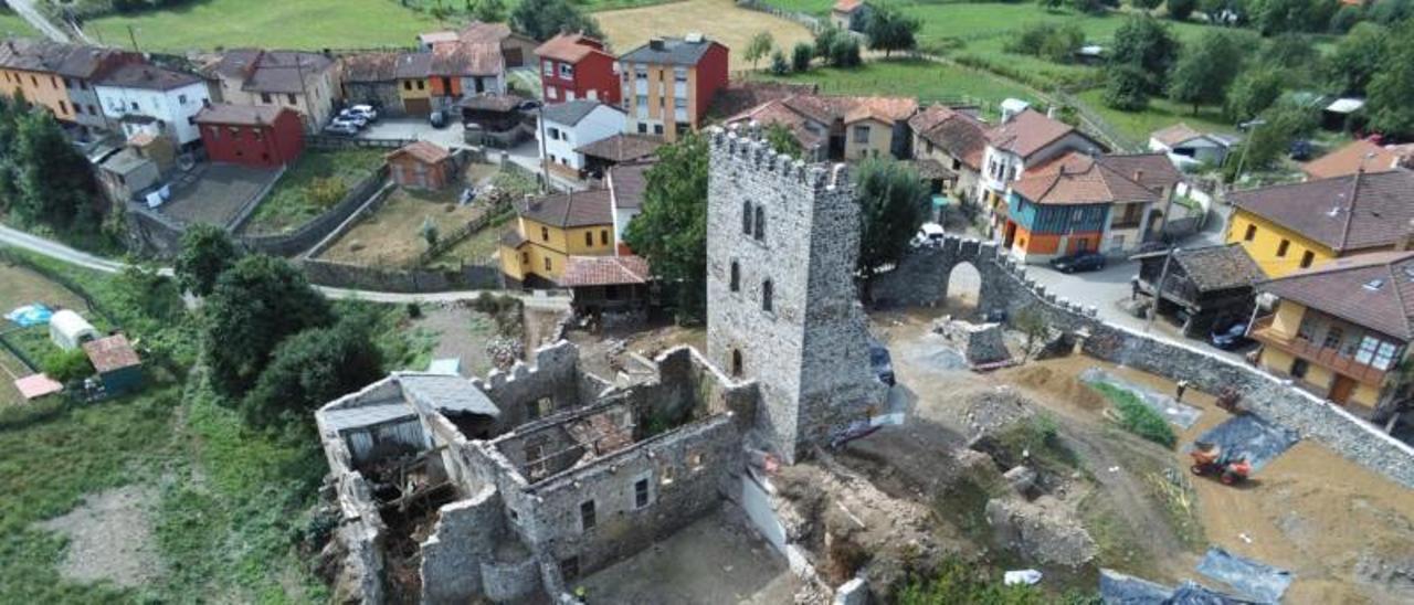 Vista aérea del conjunto de la torre de Soto, ya con los trabajos de rehabilitación avanzados. | Castrum / J. I. Jiménez Chaparro