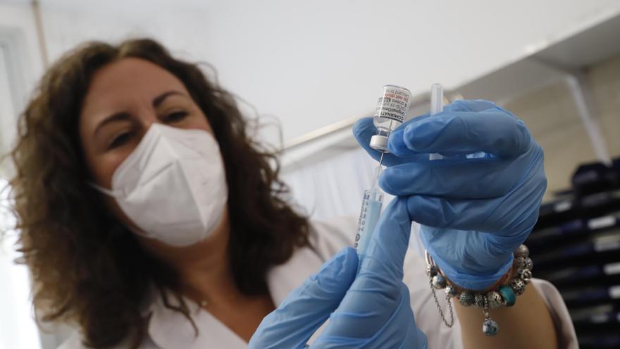 Andalucía vacunará de gripe y covid sin cita todos los días a los grupos diana hasta el fin de la campaña