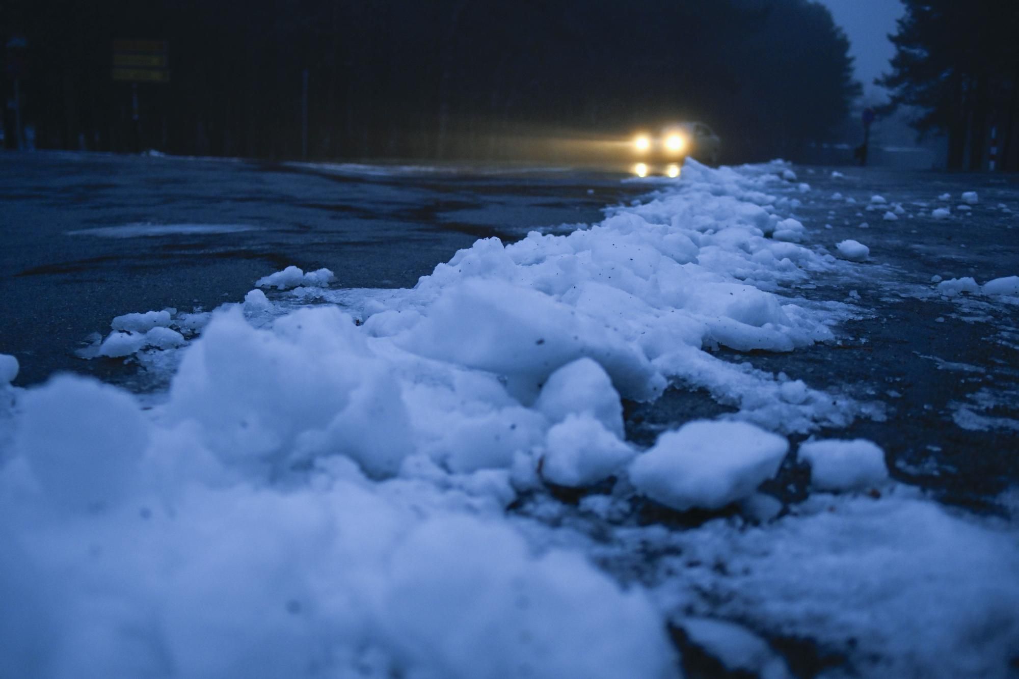 Temporal en Galicia: casas inundadas en Begonte, vientos de 178 km/h y nieve en las montañas de Lugo