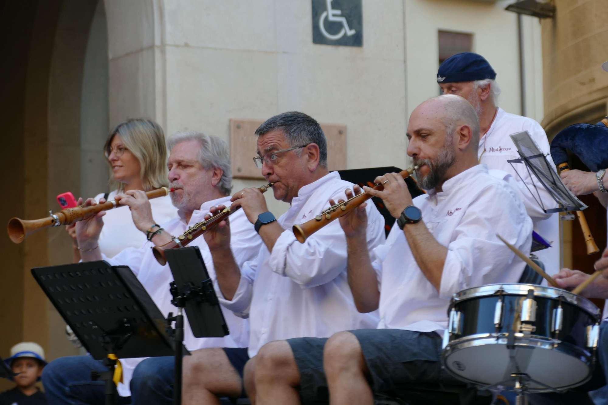 Els gegants de Figueres animen les Festes de Sant Pere amb el ball del seguici i una exposició