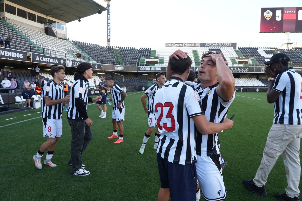 ¡Las mejores imágenes de la celebración del ascenso a Segunda Federación del Castellón B!