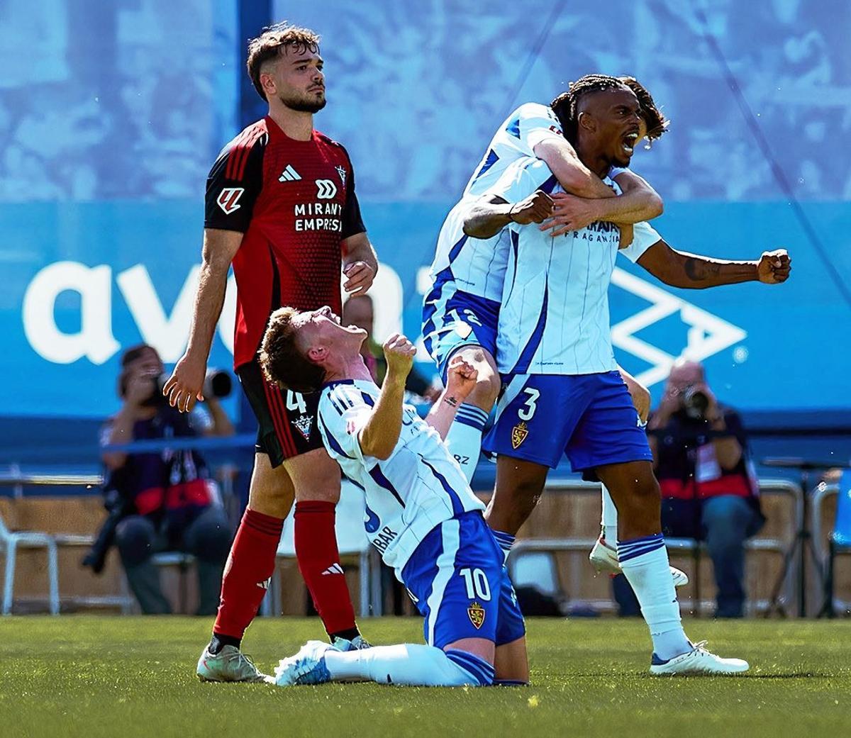 Jair celebra la victoria la temporada pasada ante el Mirandés, donde marcó un gol decisivo.