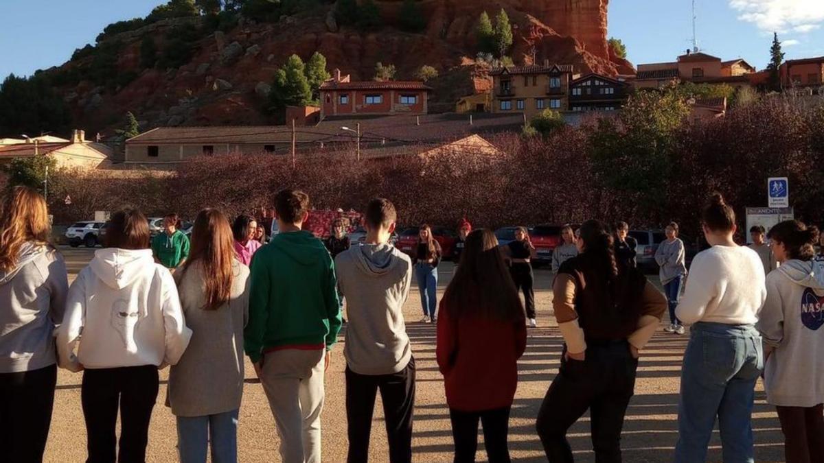 Los jóvenes que se dieron cita, durante una actividad en Anento. | HOYA DE HUESCA