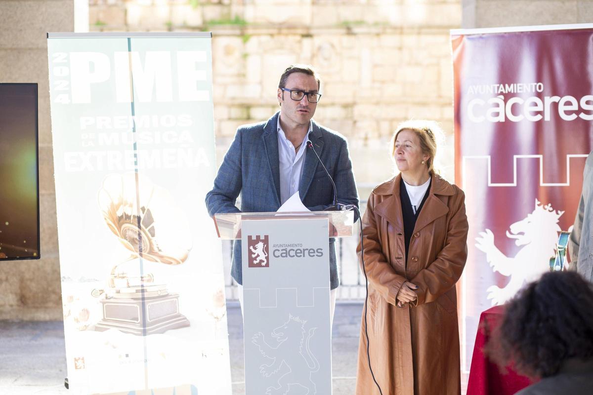 Galería | Robe, con tres nominaciones, gran protagonista de la primera edición de los premios de música 'Ciudad de Cáceres' Galería | Robe, con tres nominaciones, gran protagonista de la primera edición de los premios de música 'Ciudad de Cáceres'