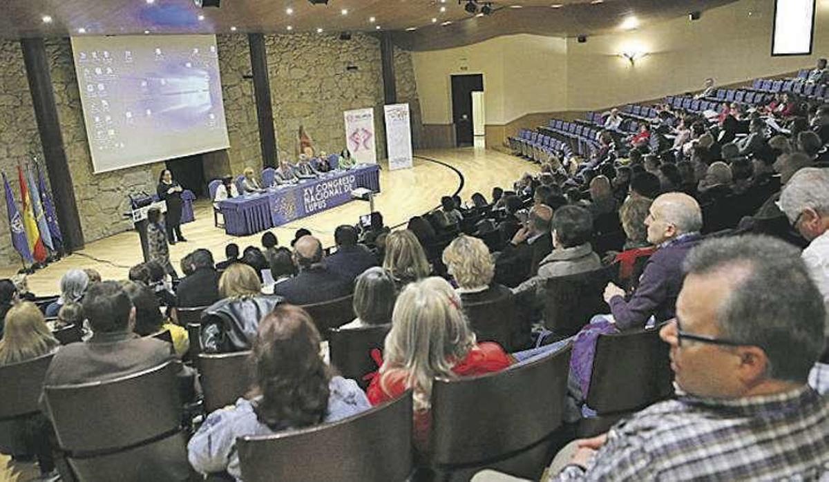 Cinco médicos denuncian ante la Fiscalía al tribunal de la oposición de medicina interna