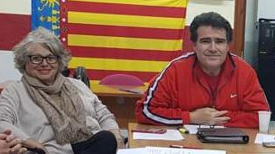 María José Cortés y Abelardo Muñoz en la sede del PSOE de Almoradí