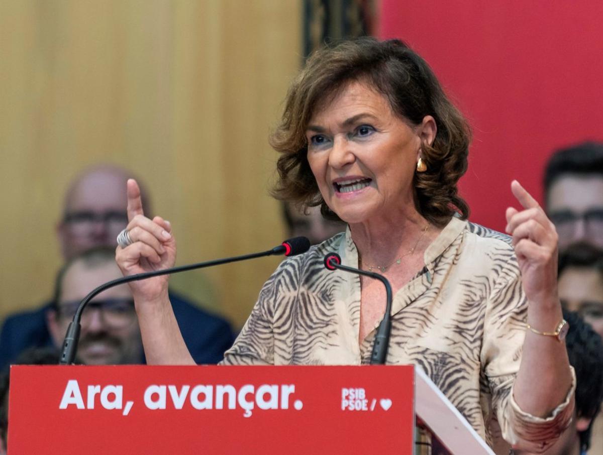 GRAF7794. CALVIA (MALLORCA) , 27/10/2019.- La vicepresidenta del Gobierno en funciones, Carmen Calvo, interviene en un mitin de precampaña del PSIB en Calvià. EFE/CATI CLADERA