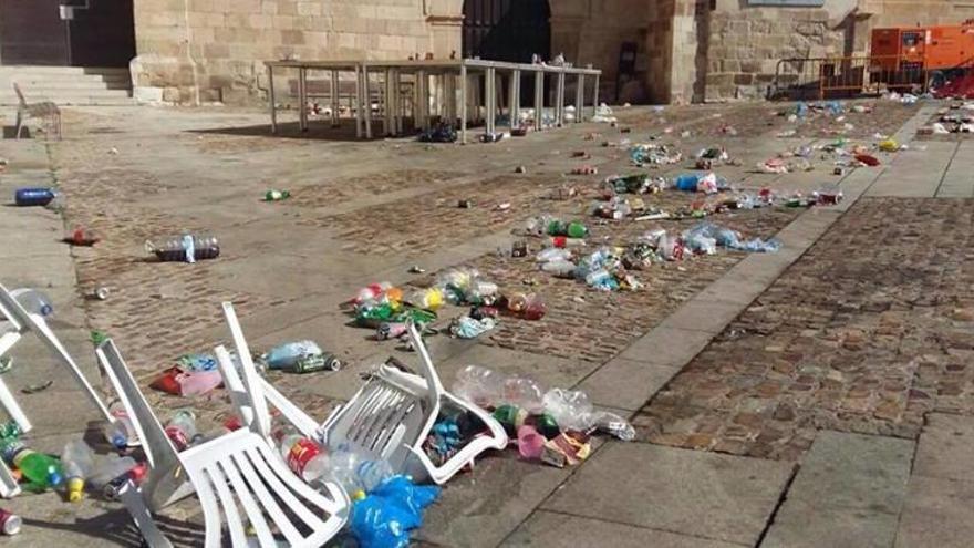 Estado en el que se encontraba la plaza esta mañana.