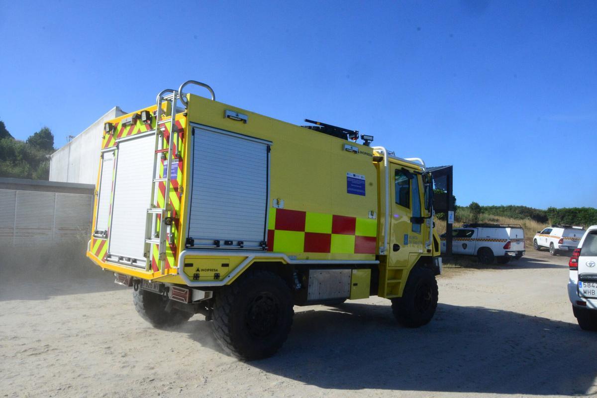 El primer incendio forestal del verano en O Morrazo quemó 3.500 metros cuadrados de monte raso en Cabo Udra, dentro de los terrenos de la Comunidade de Montes en Man Común de Beluso (Bueu). El primer incendio forestal del verano en O Morrazo quemó 3.500 metros cuadrados de monte raso en Cabo Udra, dentro de los terrenos de la Comunidade de Montes en Man Común de Beluso (Bueu).