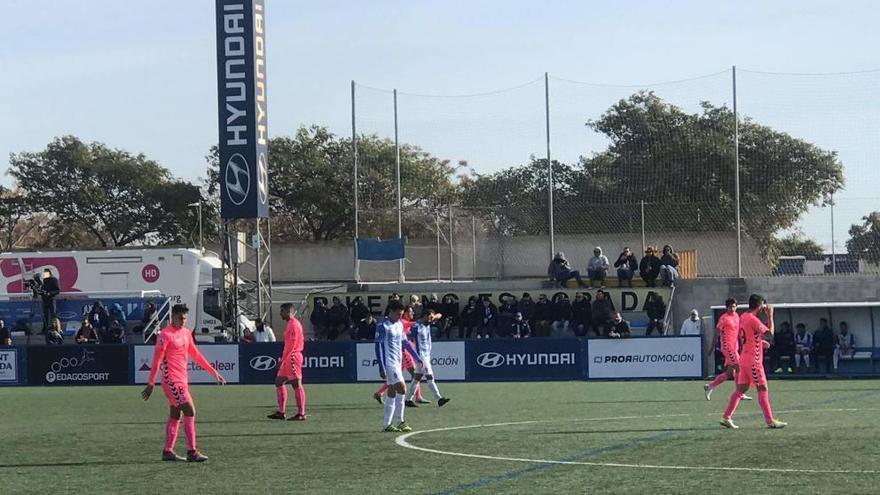 Secuencia del partido disputado en el campo de Son Malferit entre el AtlÃ©tico Baleares y el CastellÃ³n.