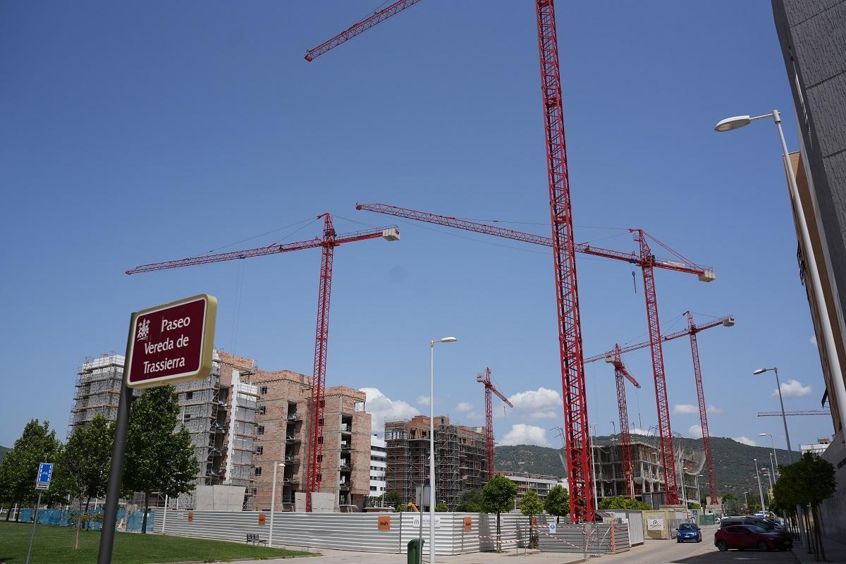 Urbanización en construcción en Paseo Vereda de Trassierra.